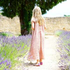 girl, lavender, flowers-1469748.jpg